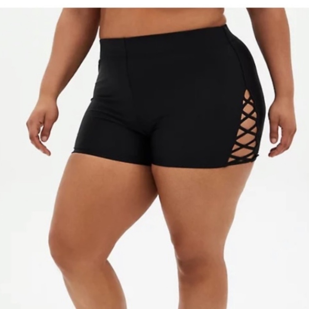 TORRID NWT LATTICE SIDE SWIM SHORT